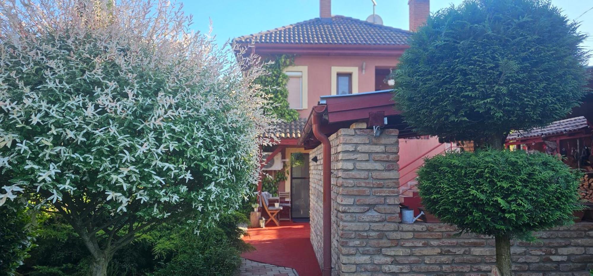 Nyirjes Vendeghaz Hotel Balassagyarmat Exterior photo
